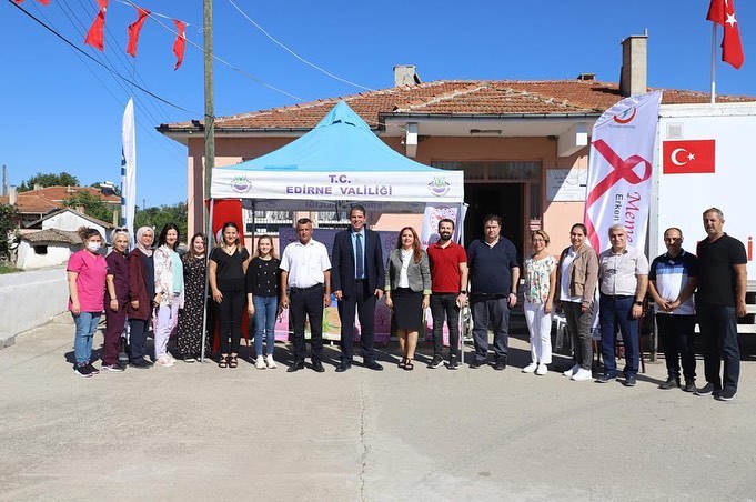 Edirne İl Sağlık Müdürümüz Uzm. Dr. Mustafa İshak YILDIRIM İlimiz Merkezine bağlı Demirhanlı Köyü’ne açılan standımızı ziyaret etti